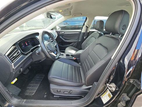 Used 2024 Volkswagen Jetta SE FWD image 5