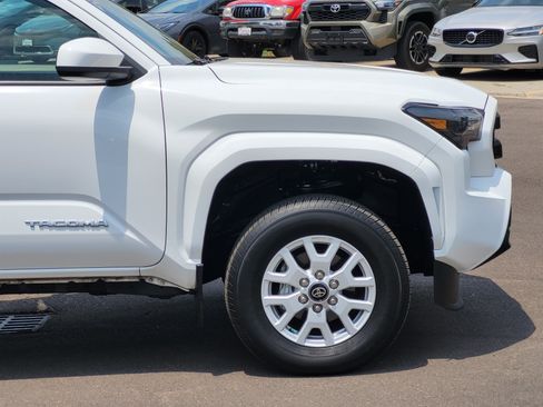 Certified 2024 Toyota Tacoma SR5 AWD/4WD image 7
