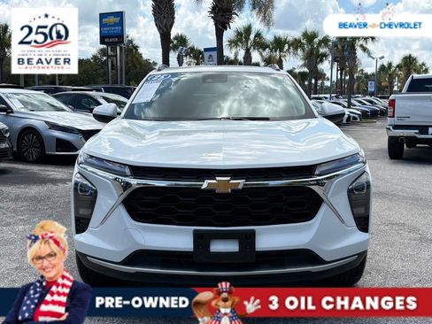 Used 2025 Chevrolet Trax LT FWD image 3