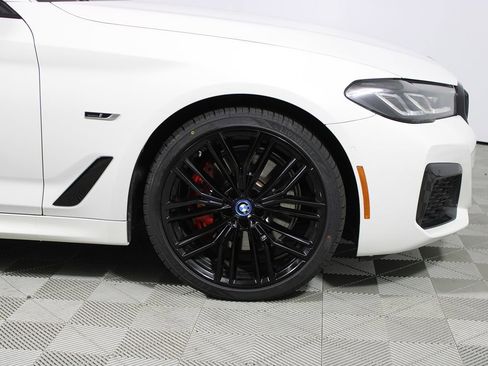 Used 2023 BMW 530e w/ M Sport Package image 22