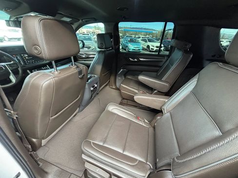 Used 2022 GMC Yukon XL Denali image 17