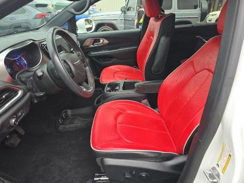 Used 2020 Chrysler Pacifica Limited w/ Quick Oder Package 2EV RED-S image 5