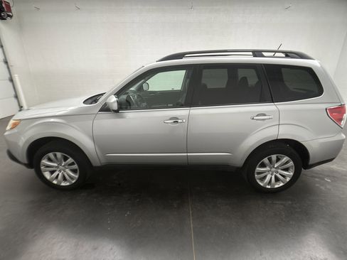 Used 2011 Subaru Forester 2.5X Limited w/ Popular Equipment Group 4B image 5