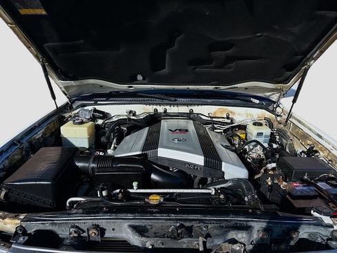 Used 2007 Toyota Land Cruiser w/ Convenience Pkg image 31