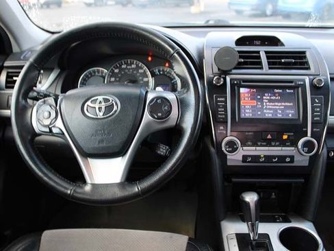 Used 2013 Toyota Camry SE w/ Leather Pkg FWD image 11