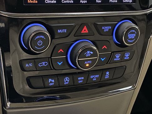 Certified 2021 Jeep Grand Cherokee Limited w/ Luxury Group II AWD/4WD image 28