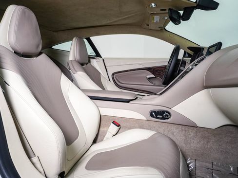 Used 2017 Aston Martin DB11 V12 RWD image 18