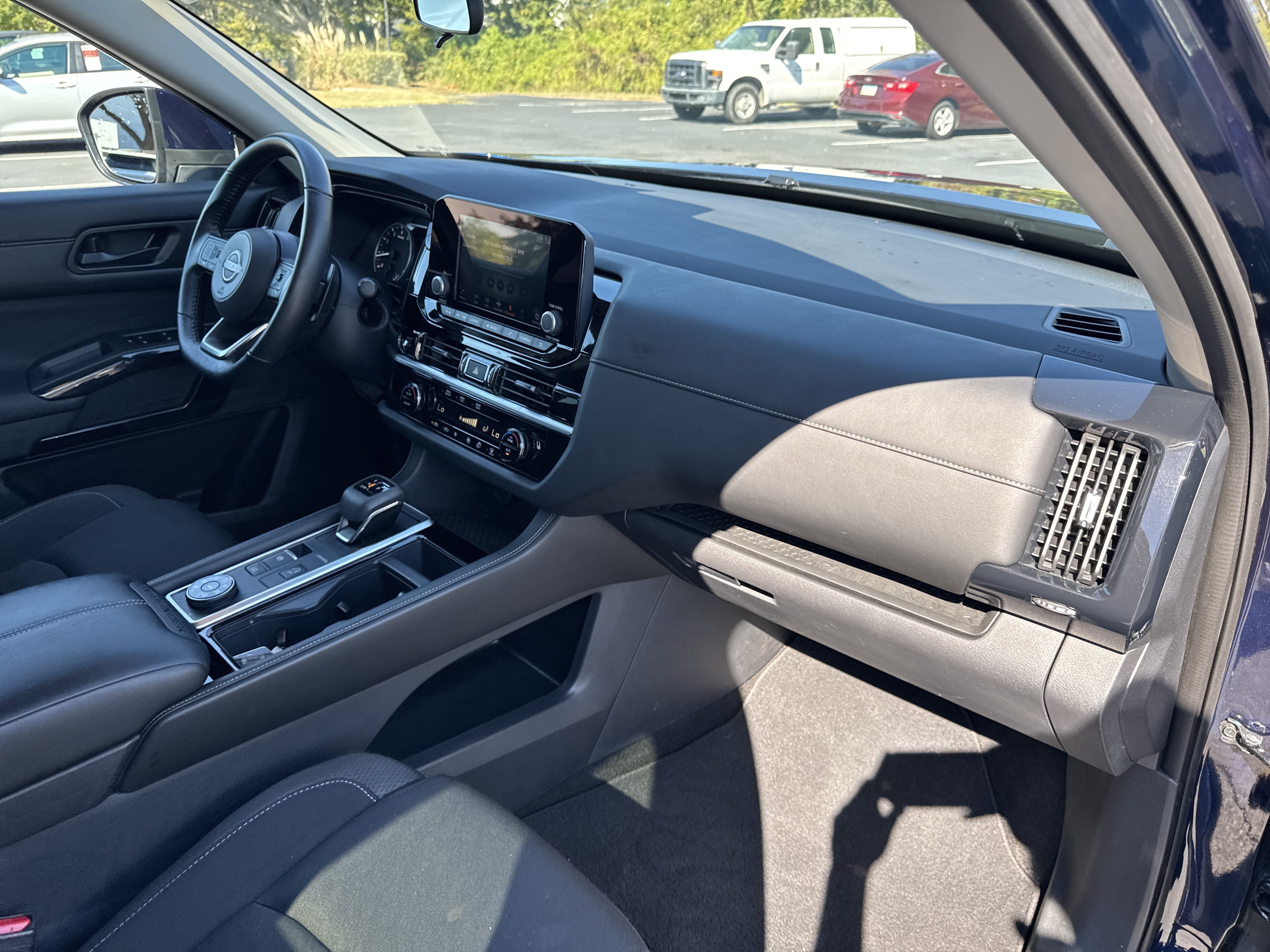 Used 2025 Nissan Pathfinder SV AWD/4WD image 37