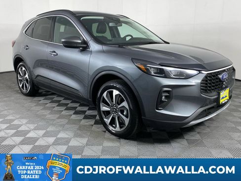 Used 2025 Ford Escape Platinum AWD/4WD image 1