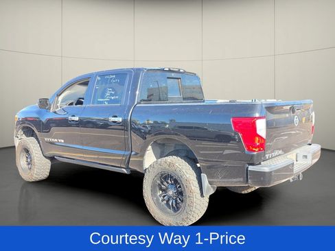 Used 2018 Nissan Titan SV w/ SV Convenience Package RWD image 6