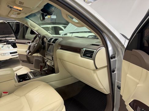 Used 2014 Lexus GX 460 w/ Premium Package image 25
