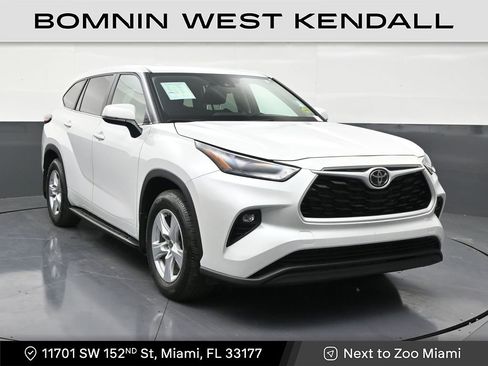 Used 2025 Toyota Highlander LE image 7