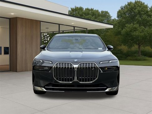 Used 2025 BMW i7 eDrive50 image 3