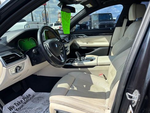Used 2016 BMW 740i image 4