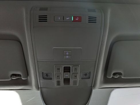 Used 2022 Volkswagen Taos SEL w/ Panoramic Sunroof Package image 23