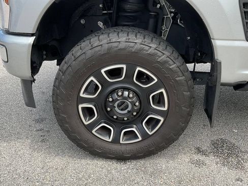Used 2024 Ford F250 Platinum w/ FX4 Off-Road Package AWD/4WD image 9