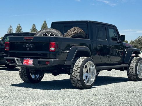 Used 2025 Jeep Gladiator Sport AWD/4WD image 3