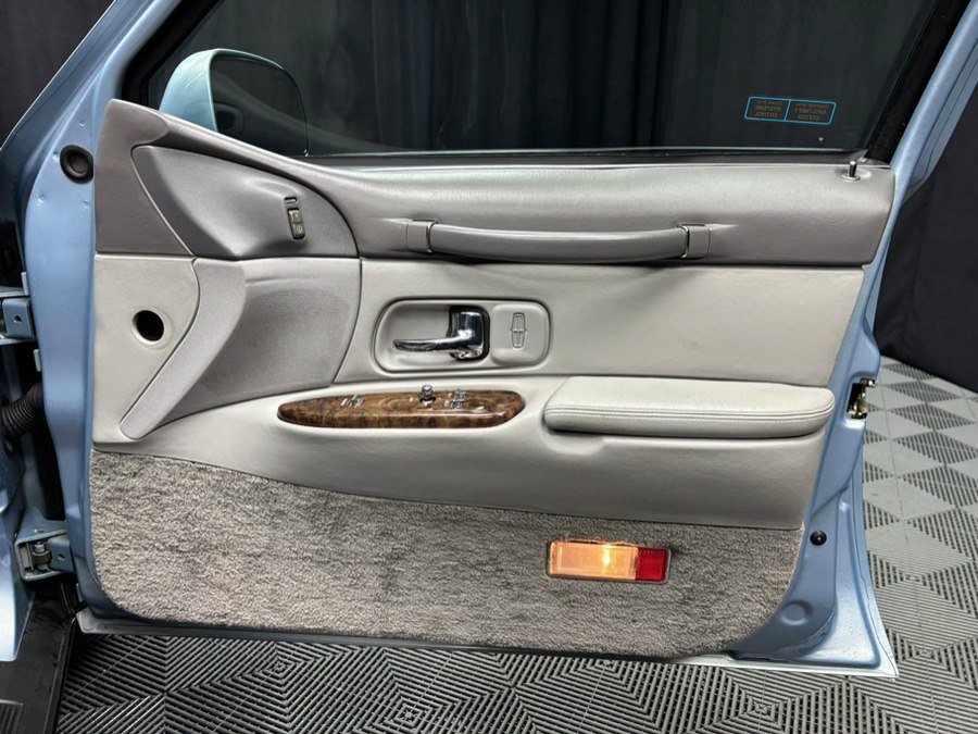 Used 1997 Lincoln Town Car Executive RWD image 25