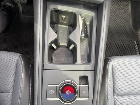 Used 2025 Volkswagen Tiguan SE w/ Panoramic Sunroof Package AWD/4WD image 16