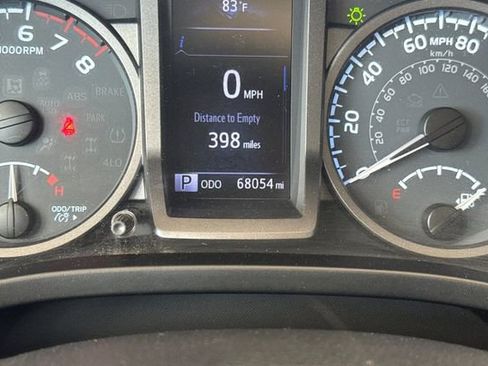 Used 2017 Toyota Tacoma TRD Off-Road w/ Premium & Technology Package image 21