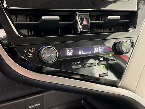 Used 2024 Toyota Camry SE image 21