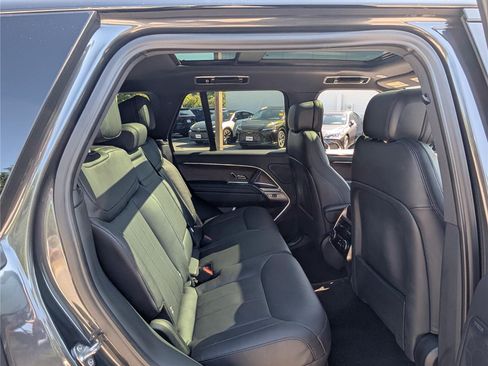 Used 2023 Land Rover Range Rover SE AWD/4WD image 11