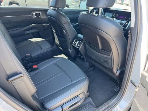 Used 2023 Kia Sorento SX AWD/4WD image 16