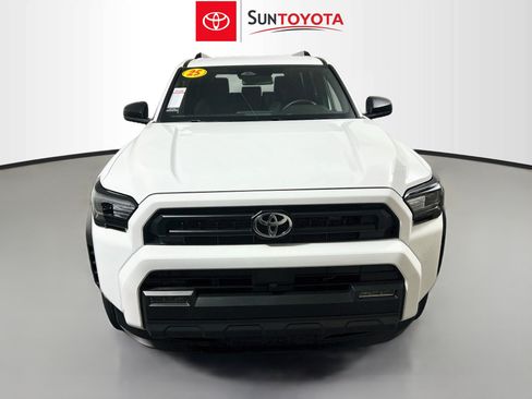 Used 2025 Toyota 4Runner SR5 AWD/4WD image 10