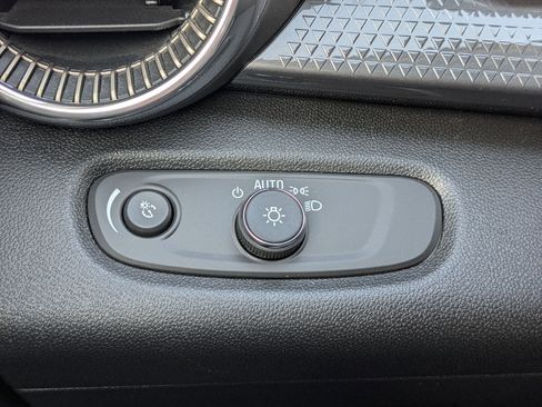 Used 2025 Chevrolet Trax ACTIV w/ Sunroof Package image 21