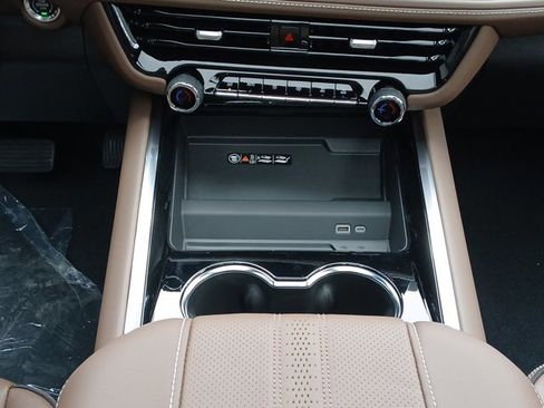 New 2026 Chevrolet Suburban High Country AWD/4WD image 13