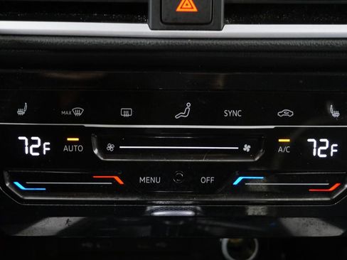 Used 2025 Volkswagen Taos SE image 18