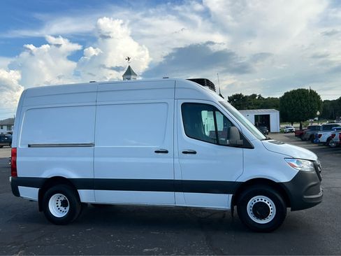Used 2022 Mercedes-Benz Sprinter 3500 image 4