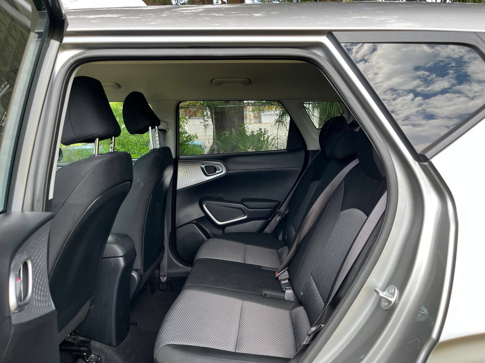 Used 2025 Kia Soul LX w/ LX Technology Package FWD image 25