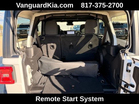 Used 2024 Jeep Wrangler Rubicon w/ Technology Group image 27