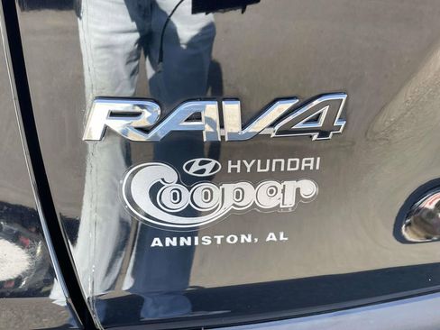 Used 2020 Toyota RAV4 LE image 9