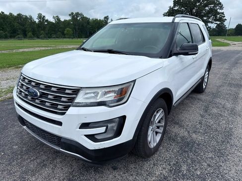 Used 2017 Ford Explorer XLT FWD image 13