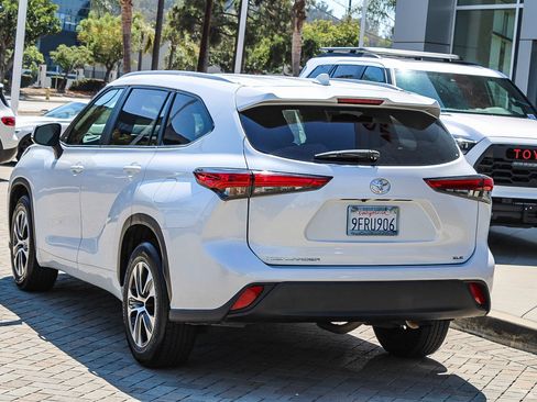 Used 2023 Toyota Highlander XLE FWD image 9