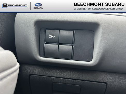 Used 2021 Toyota Highlander L image 19