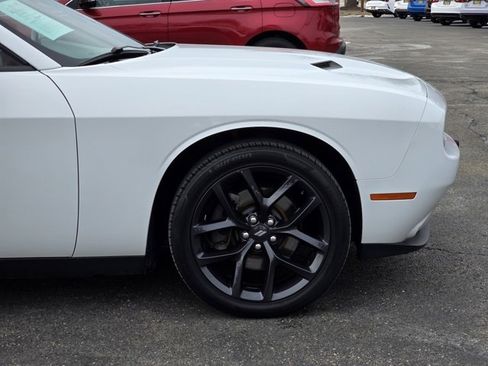 Used 2020 Dodge Challenger SXT w/ Plus Package image 9