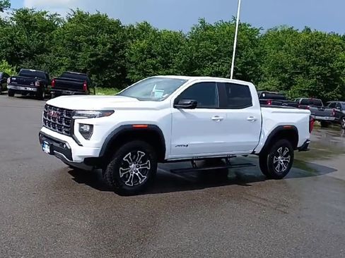 Used 2025 GMC Canyon AT4 w/ Technology Plus Package AWD/4WD image 4