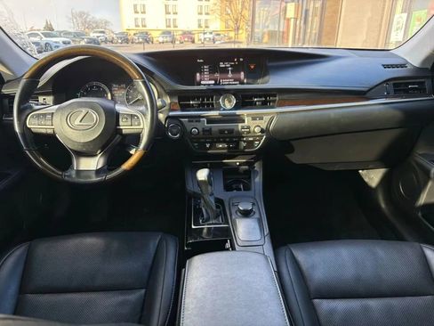 Used 2016 Lexus ES 350 w/ Premium Package w/Wood Trim FWD image 11