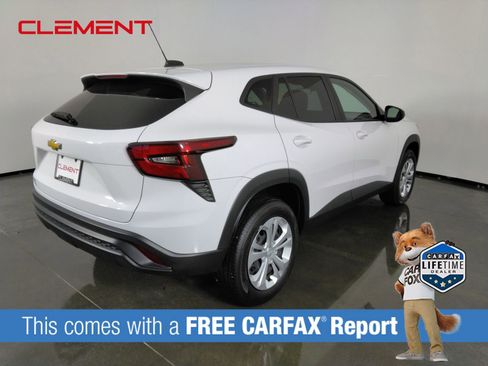 Used 2024 Chevrolet Trax LS FWD image 1