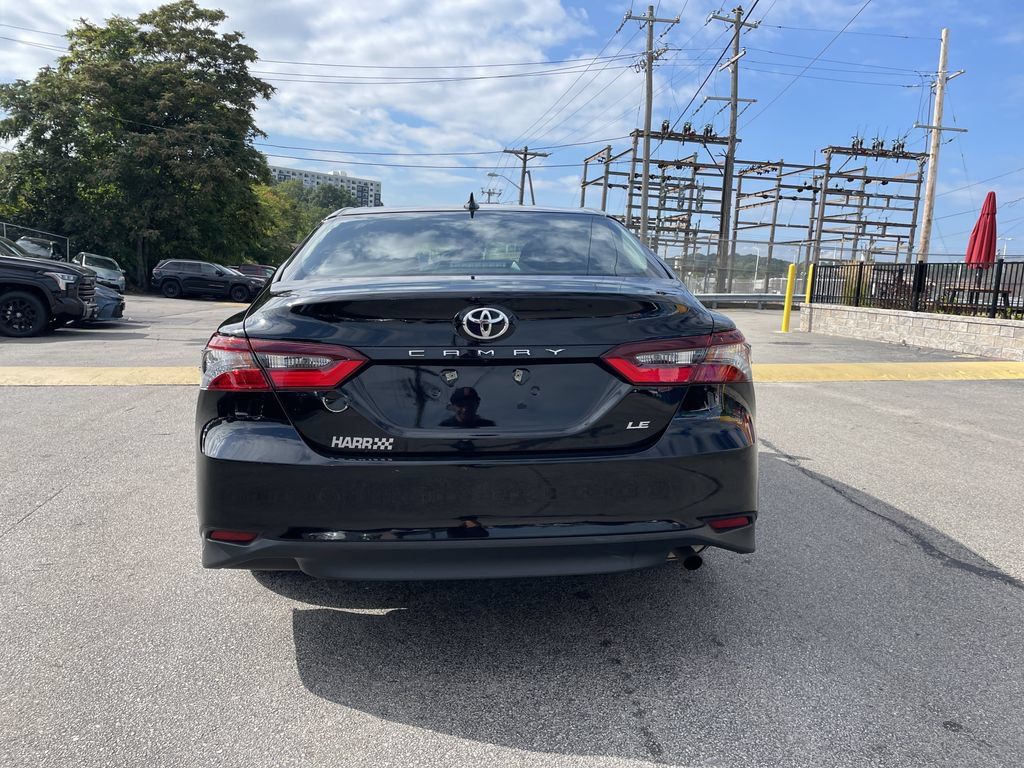 Used 2024 Toyota Camry LE FWD image 4