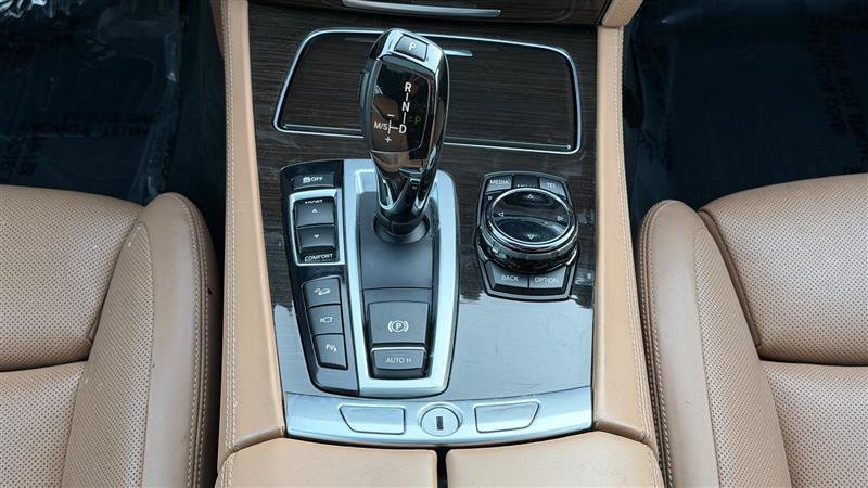 Used 2015 BMW 750i xDrive AWD/4WD image 31
