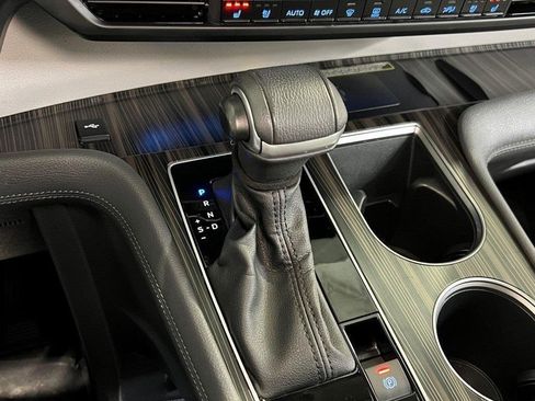 Used 2023 Toyota Sienna Limited image 56