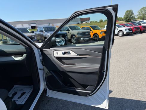 New 2026 Ford Explorer Active AWD/4WD image 17