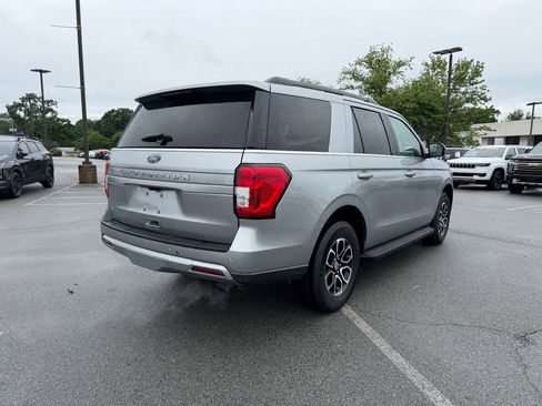 Used 2024 Ford Expedition XLT RWD image 7