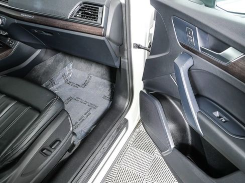 Used 2023 Audi Q5 2.0T Premium w/ Convenience Package image 24