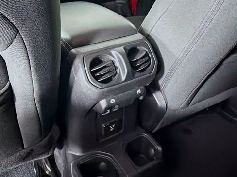 Used 2019 Jeep Wrangler Unlimited Sahara AWD/4WD image 30