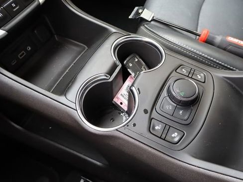 Used 2024 GMC Terrain SLT FWD image 26